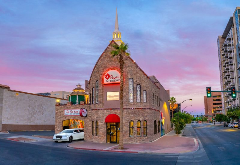 Vegas Weddings Celebrates 25th Anniversary by Helping 25 Couples Say ‘I Do’ All Over Again